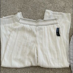 flowy pants size medium, brand new